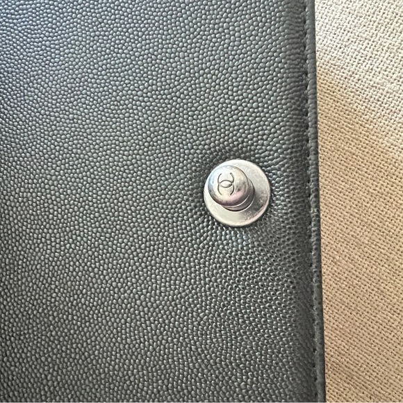 CHANEL Caviar Quilted Medium Boy Flap Black - Picture 9 of 10